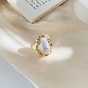 Elegant Gold and Pearl Ring